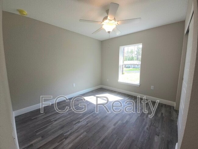 Building Photo - 7838 N Vivian Way