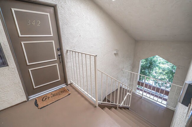 Building Photo - COMING SOON! 3 Bedroom Townhome for Rent i...