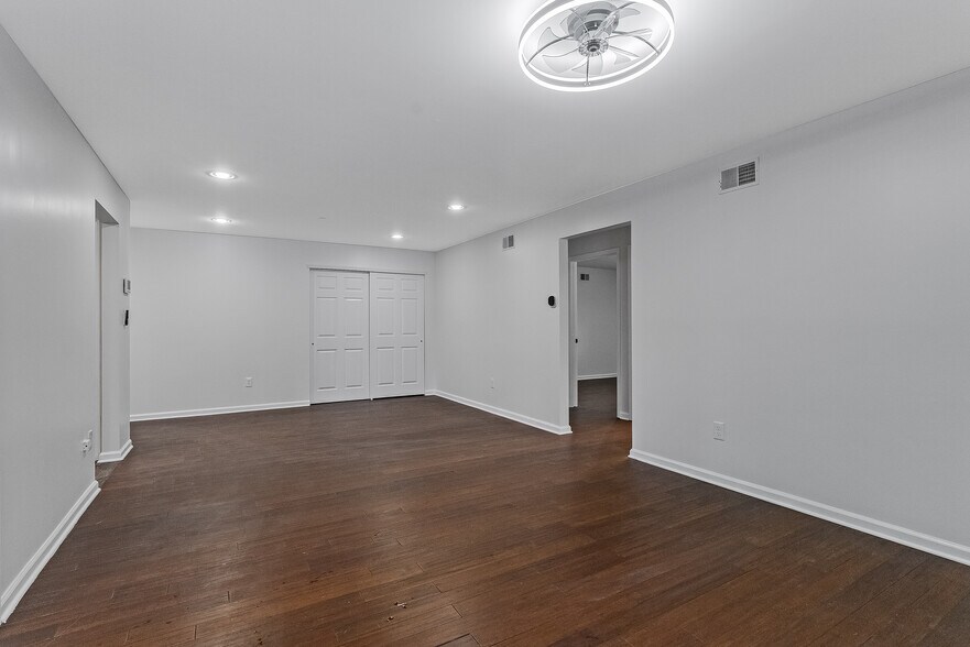 Building Photo - 56 Maple Ln