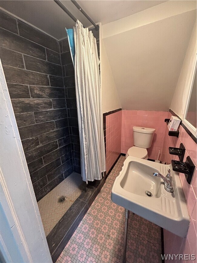 Building Photo - 1780 Falls St