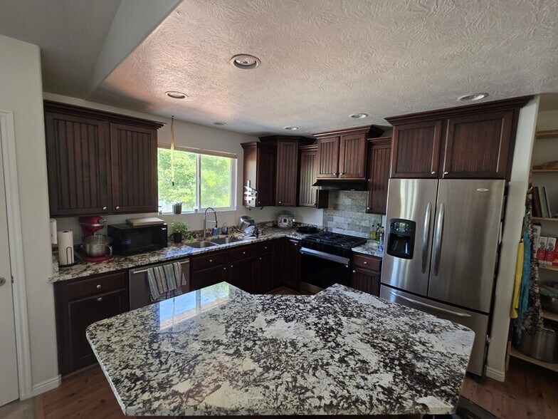 Building Photo - 5672 Ketch Ln