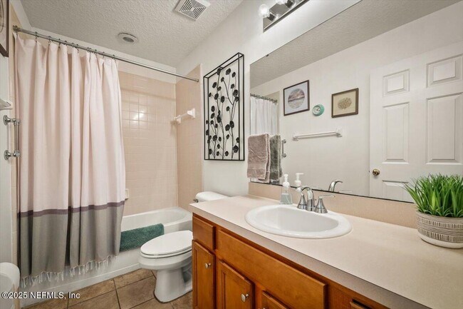 Building Photo - 86198 Meadowwood Dr