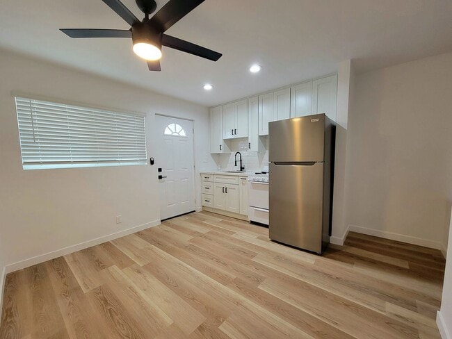 Building Photo - 6249-6253 Mary Lane Drive