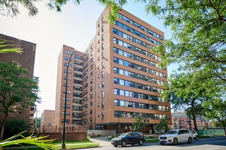 Building Photo - 6118 N Sheridan Rd