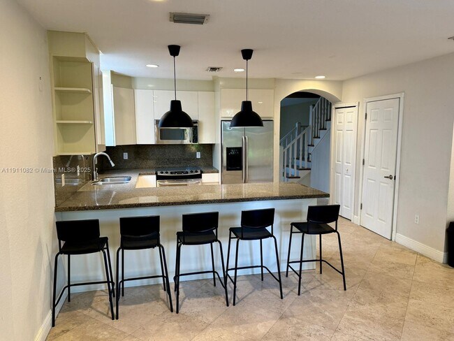 Building Photo - 2920 Catalina St