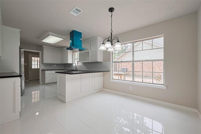 Building Photo - 10815 Creektree Dr