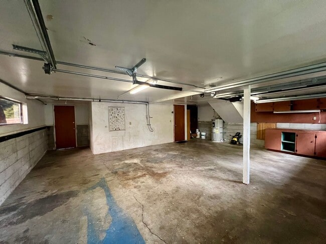 Building Photo - West Olympia Tri-Level Home