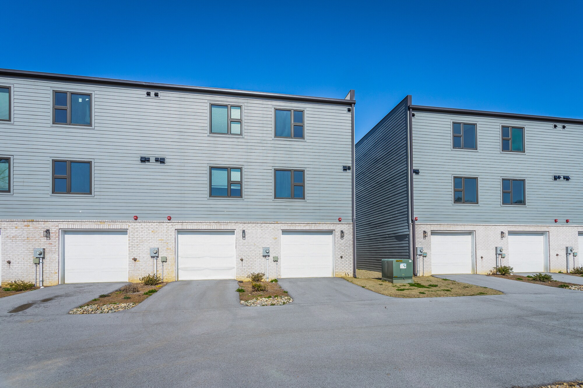 Building Photo - 7175 Garden Grove Way