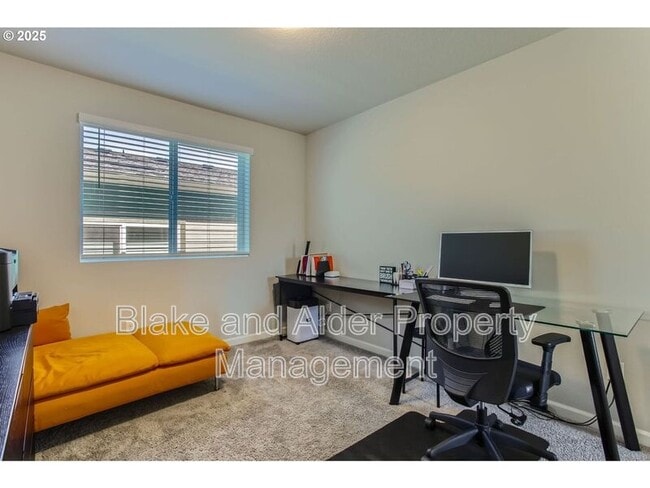 Building Photo - 12357 SE Goali Ct