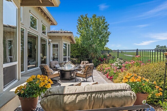 Building Photo - Executive Gated Serrano Golf-Course Home with Views of the 16th Hole!