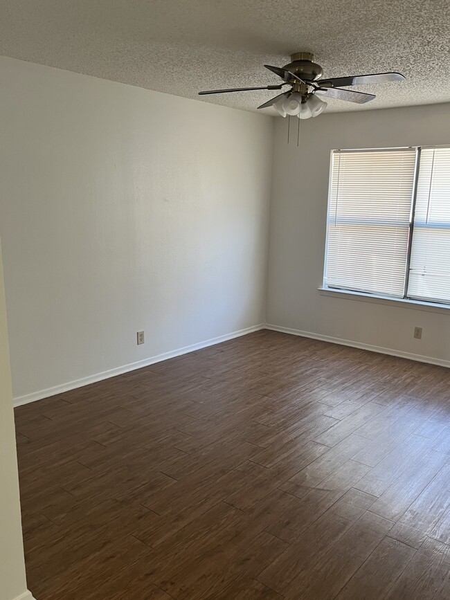 Building Photo - 3321 Fallmeadow St