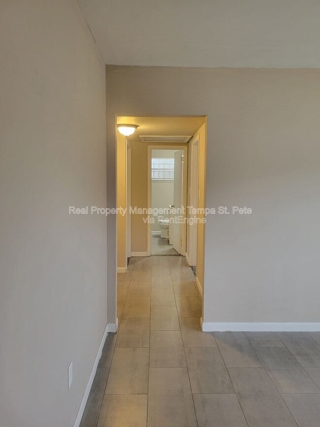 Building Photo - 3001 E Jean St