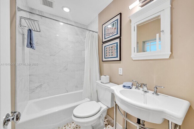 Building Photo - 5915 La Gorce Dr