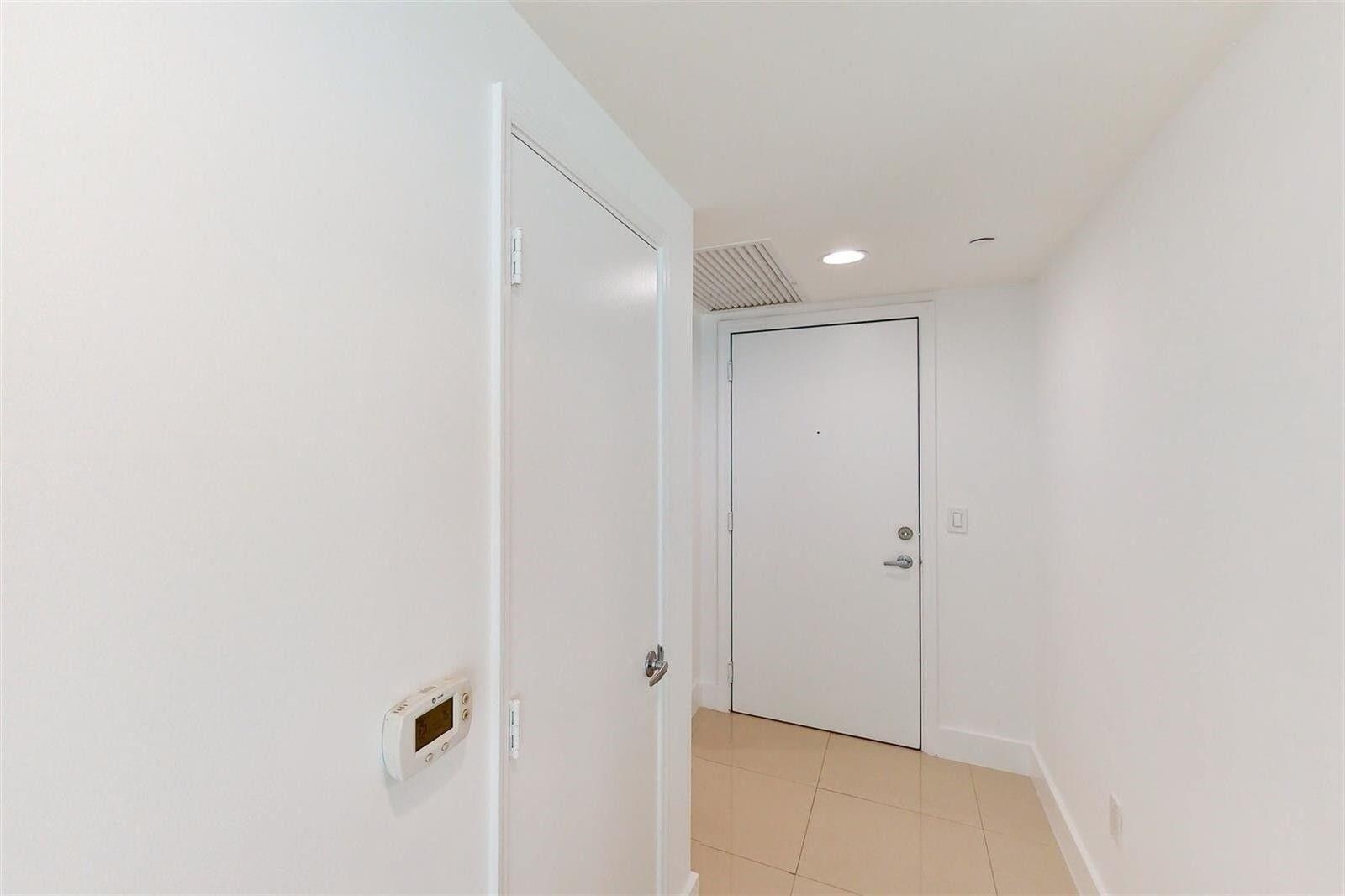Building Photo - 951 Brickell Ave