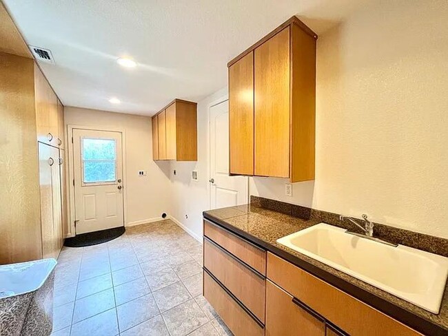 Building Photo - beautifully updated home offers a spacious...