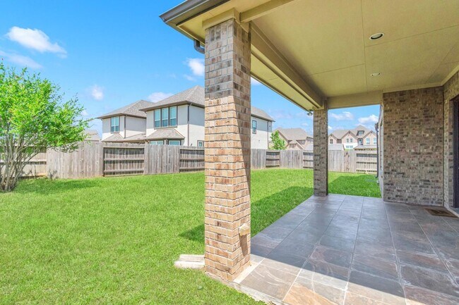 Building Photo - Luxurious House in Sugar Land