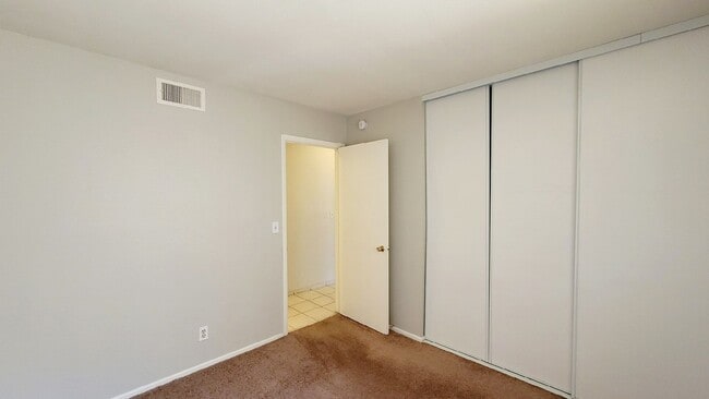 Building Photo - 7123 Clearwater Ave