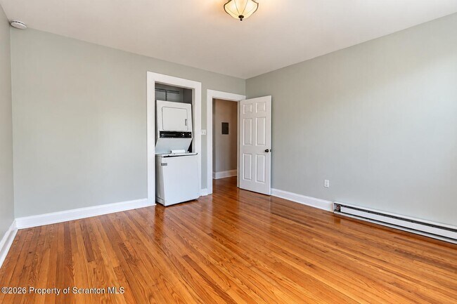 Building Photo - 601 Clay Ave