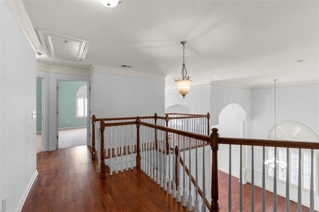 Building Photo - 350 Wembley Cir