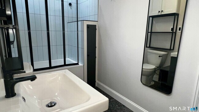 Building Photo - 34-36 Charter Oak Pl