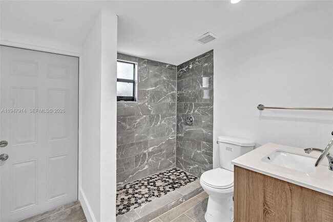 Building Photo - 2636 SW 29th Ct