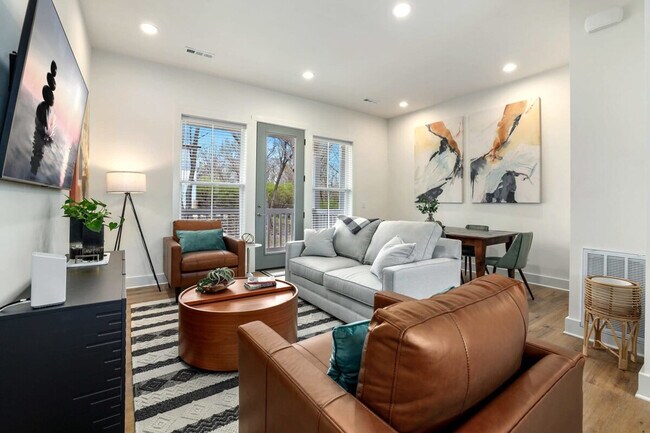 Building Photo - 372 S Hill Ave