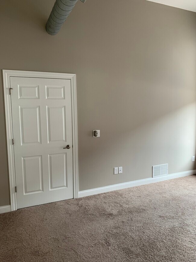 Building Photo - 1534 River Dr