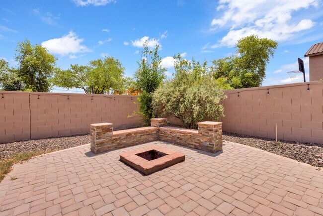 Building Photo - 5725 W Milada Dr