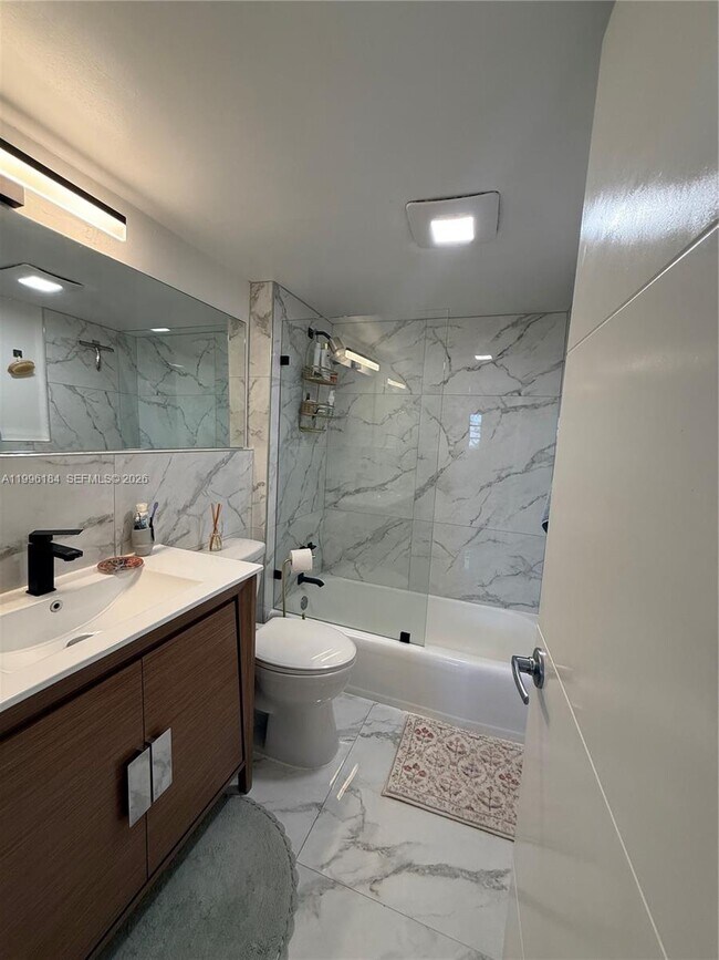 Building Photo - 9700 W Bay Harbor Dr