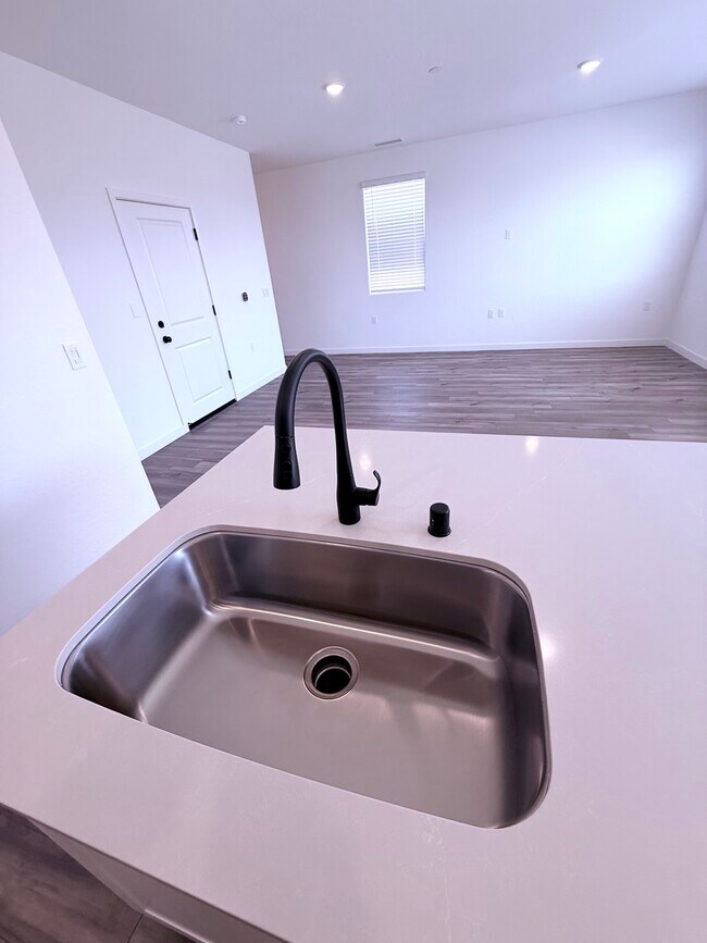 Building Photo - 6461 W Austin Wy