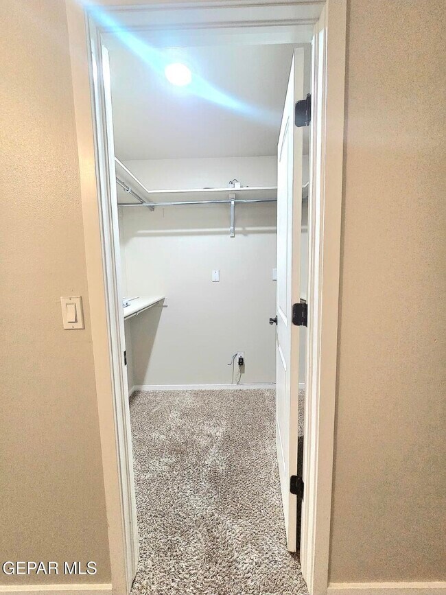 Building Photo - 2153 Blue Vly
