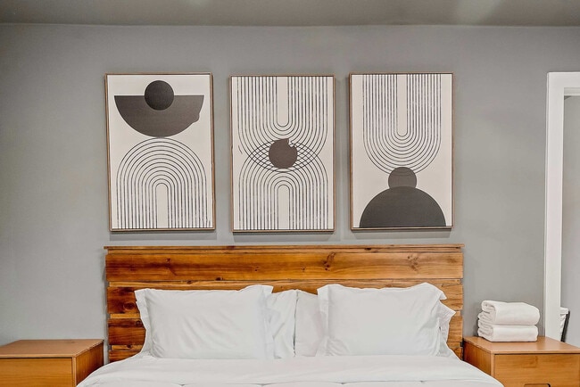 Building Photo - 2002 Rosewood Ave