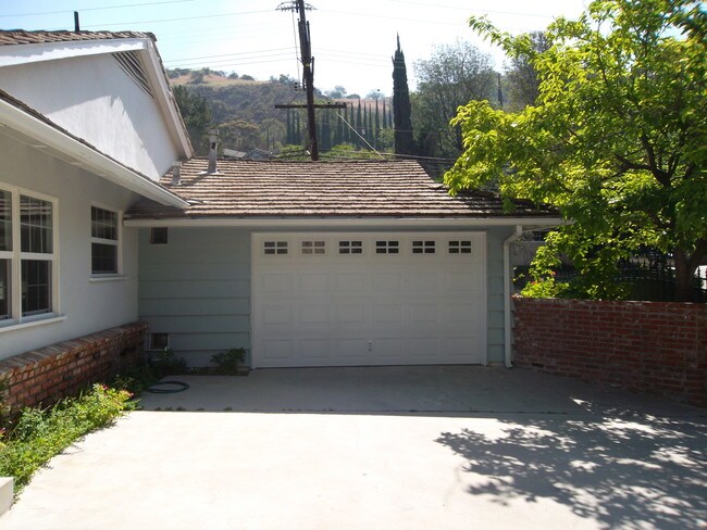 Building Photo - 3751 Stone Canyon Ave