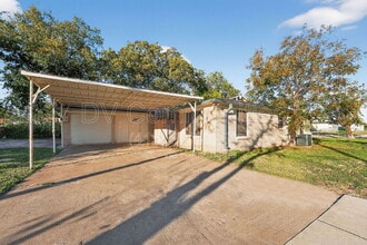 Building Photo - 3901 Dakota Trail