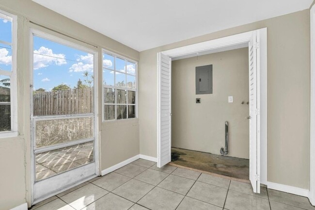 Building Photo - 184 SE 27th Way