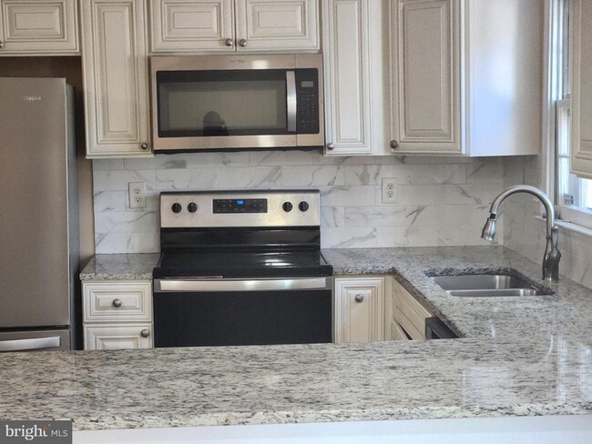 Building Photo - 17027 Catalpa Ct