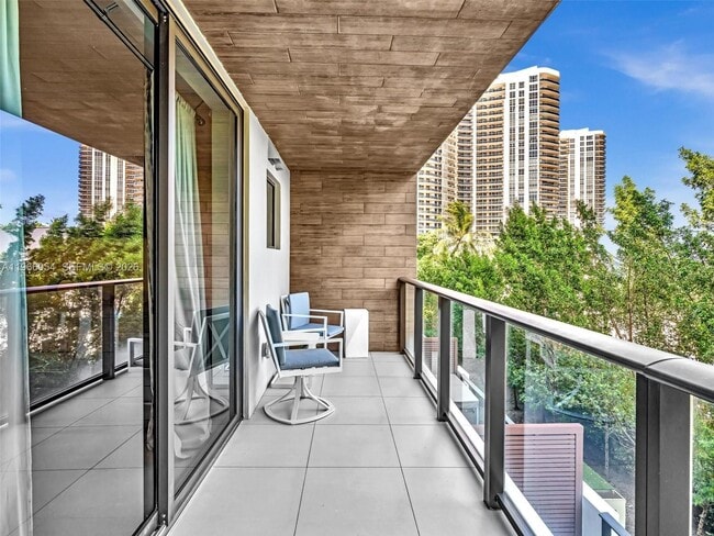 Building Photo - 3040 N Ocean Blvd