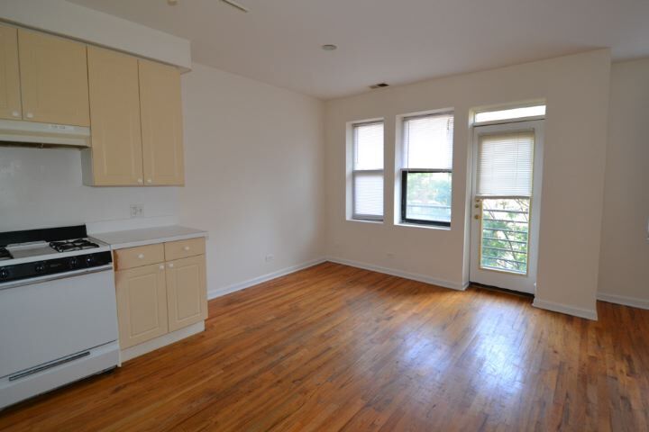 Building Photo - 922 W Dakin St