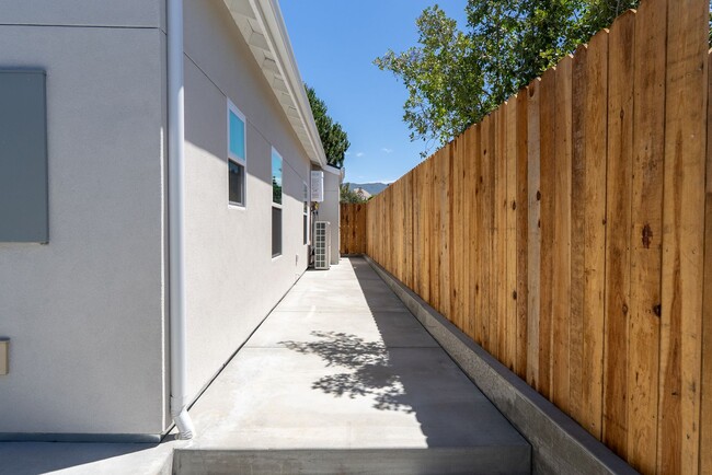 Building Photo - AVAILABLE FOR 2026-2027 SCHOOL YEAR...14 B...