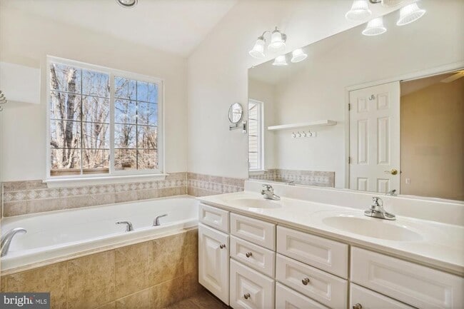 Building Photo - 8427 Carmela Cir