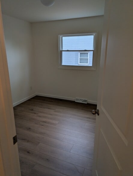 Building Photo - 11811 W Flagg Ave