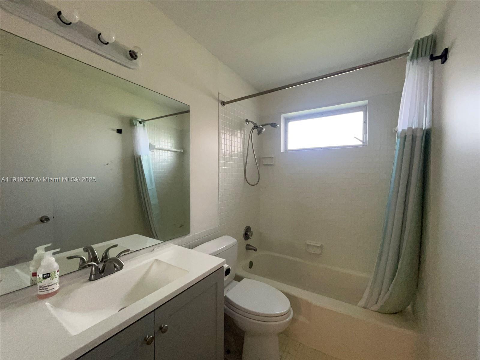 Building Photo - 2471 SW 82nd Ave