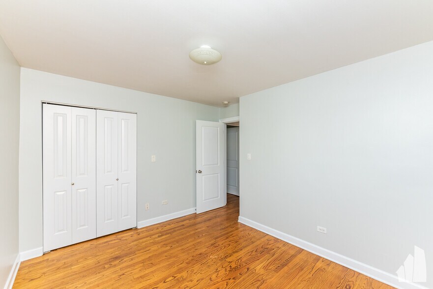 Building Photo - 4540 N Wolcott Ave