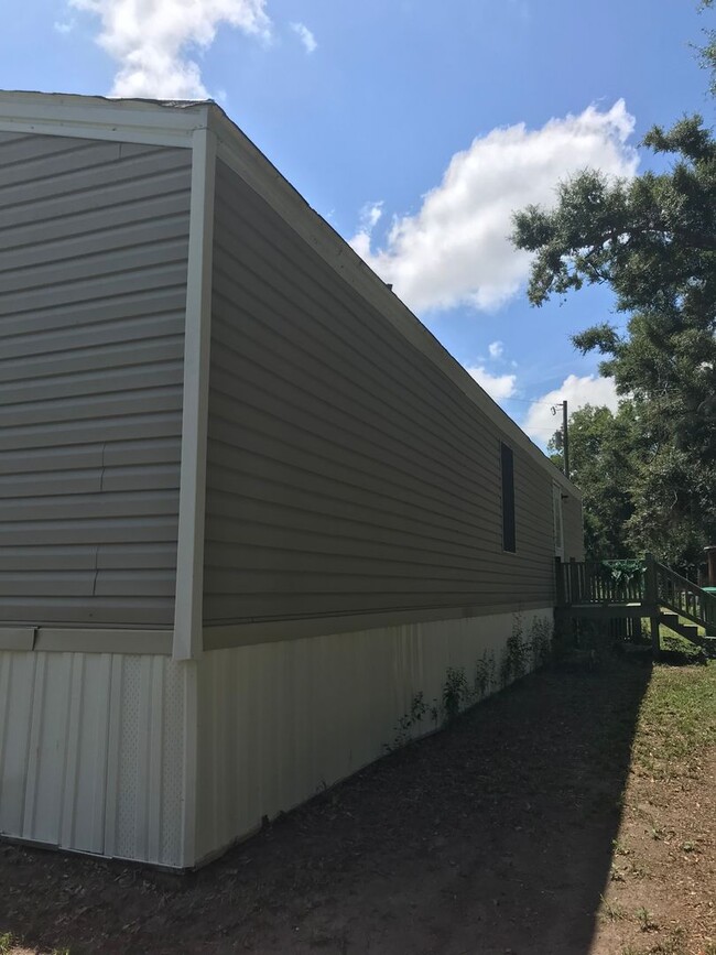 Building Photo - Singlewide in the country