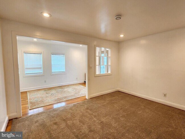 Building Photo - 3207 Bryant Ave