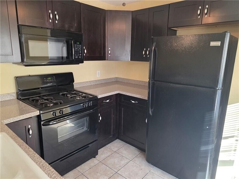 Building Photo - 2226 Cranston St