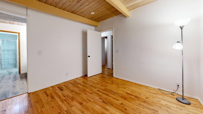 Building Photo - Available April 1 in Richmond Highlands