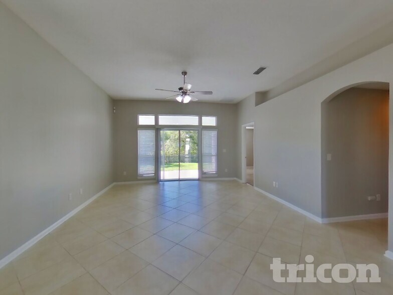 Building Photo - 12740 Black Angus Dr