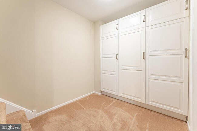 Building Photo - 11 Chateau Cir
