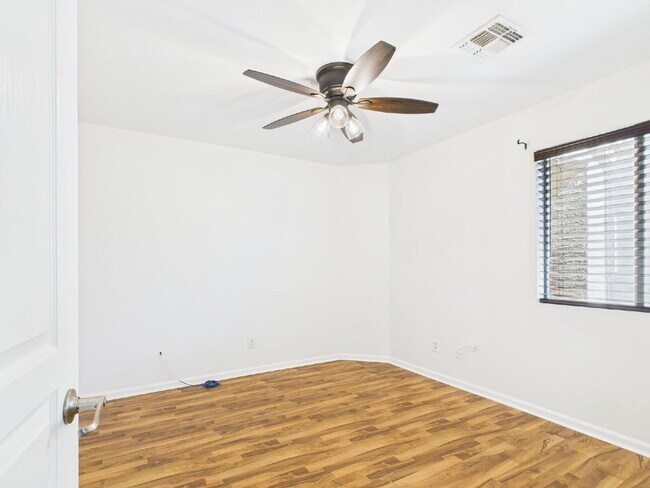 Building Photo - Heartland Ranch Gem